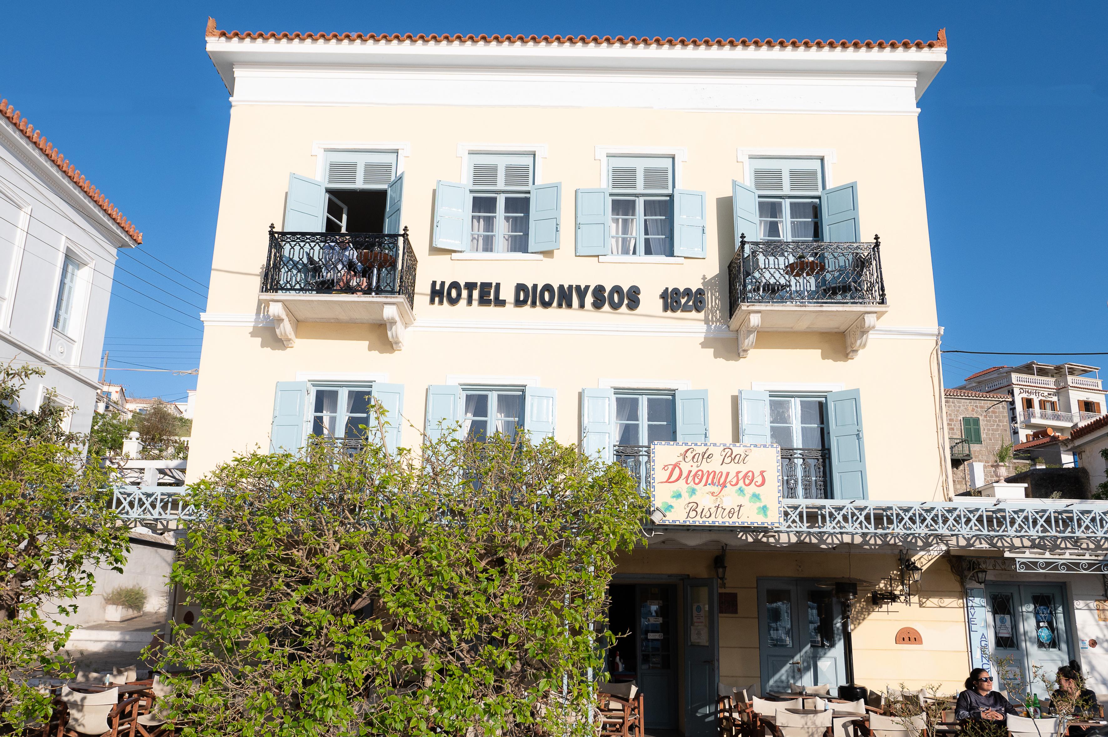 Dionysos Hotel Порос Экстерьер фото